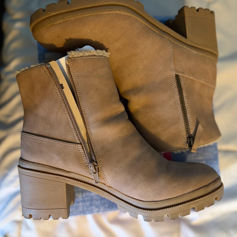 Women’s Chunky Heel Ankle Boots in Taupe